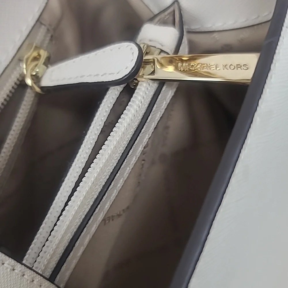 MICHAEL KORS Purse Cream Textured Leather Shoulder Bag with Gold Hardware - Picture 11 of 12